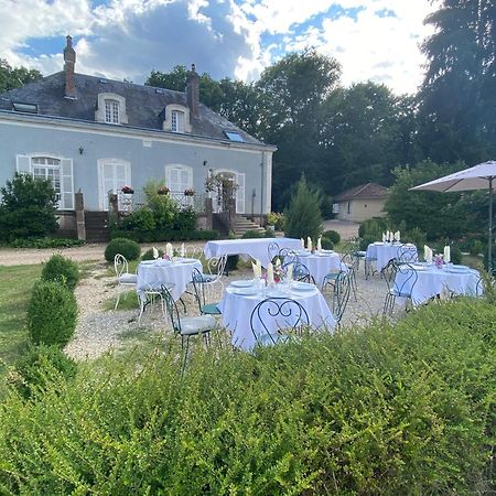 Hotel Les Grands Chenes Saint-Fargeau  Exterior foto