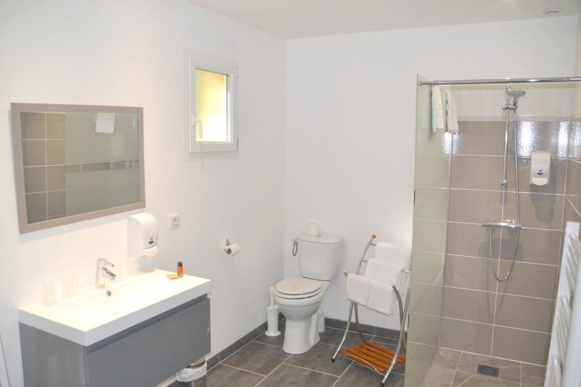 Hotel Les Grands Chenes Saint-Fargeau  Habitación foto