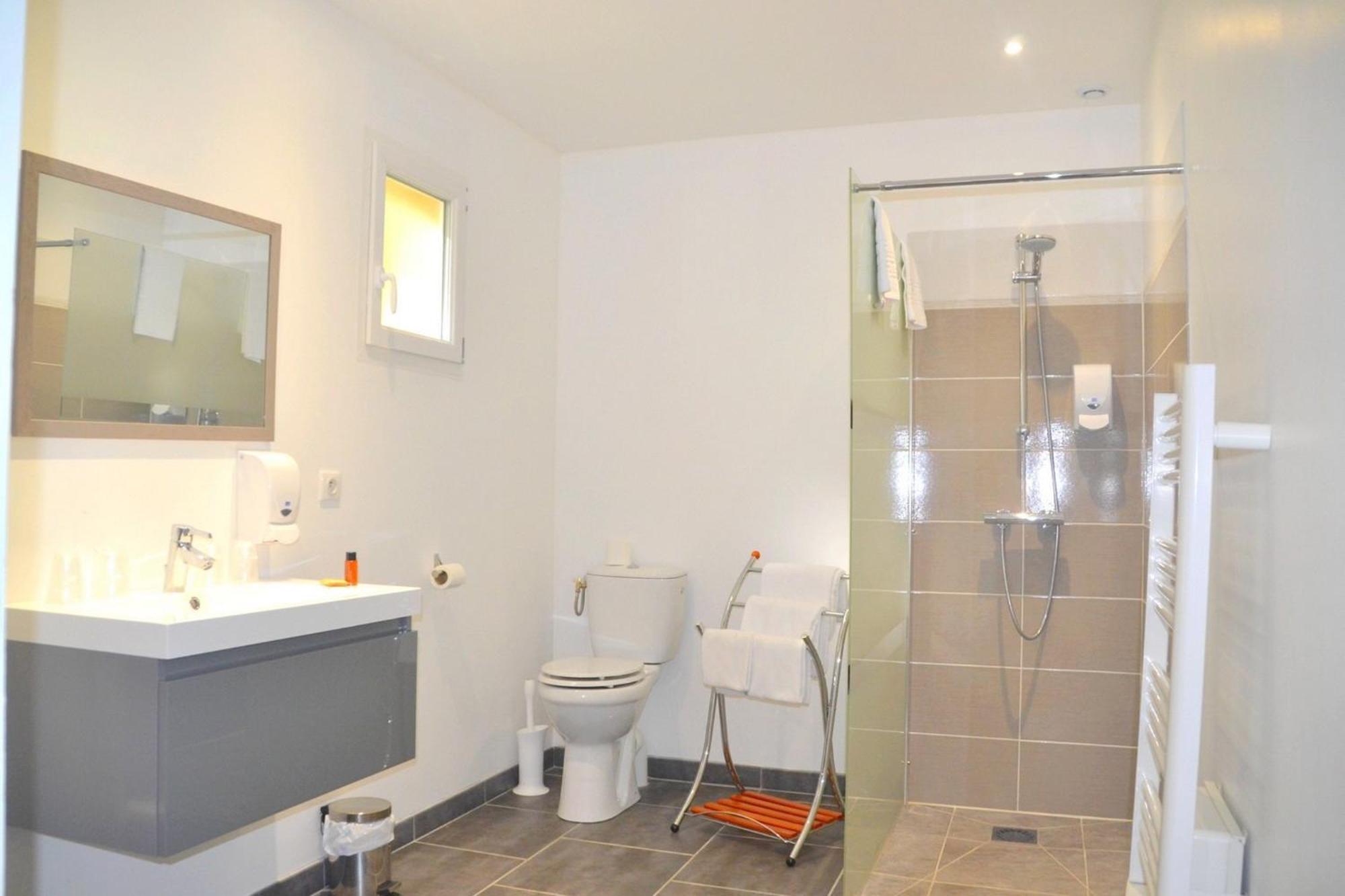 Hotel Les Grands Chenes Saint-Fargeau  Habitación foto
