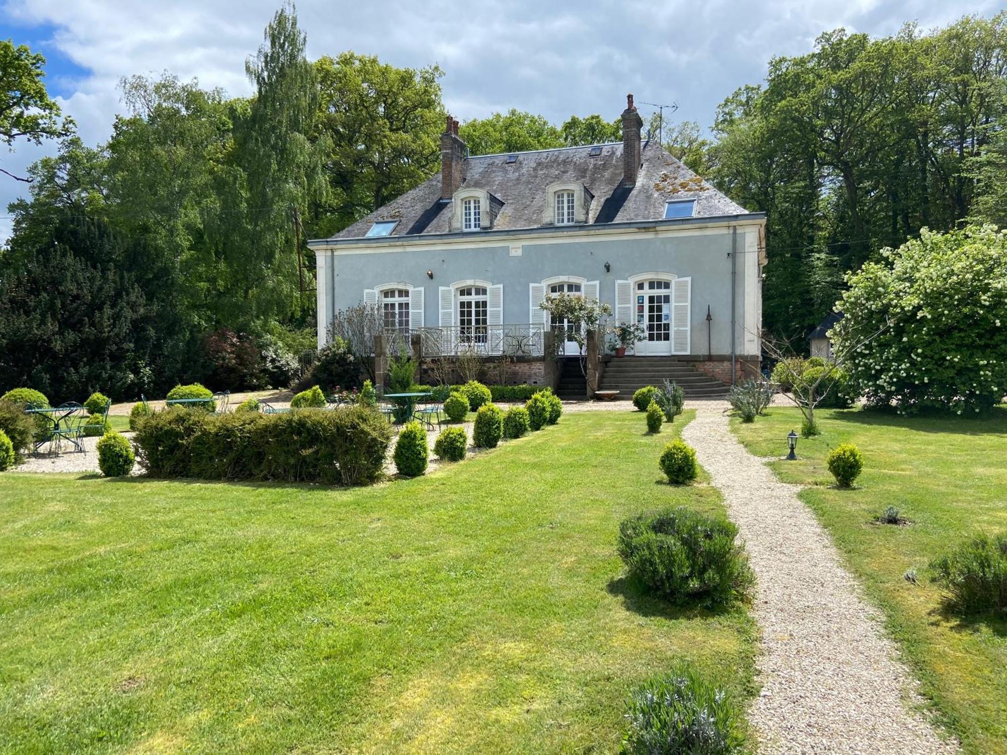 Hotel Les Grands Chenes Saint-Fargeau  Exterior foto