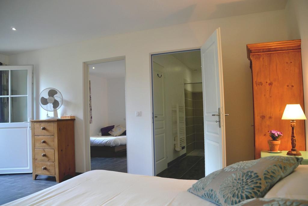 Hotel Les Grands Chenes Saint-Fargeau  Habitación foto