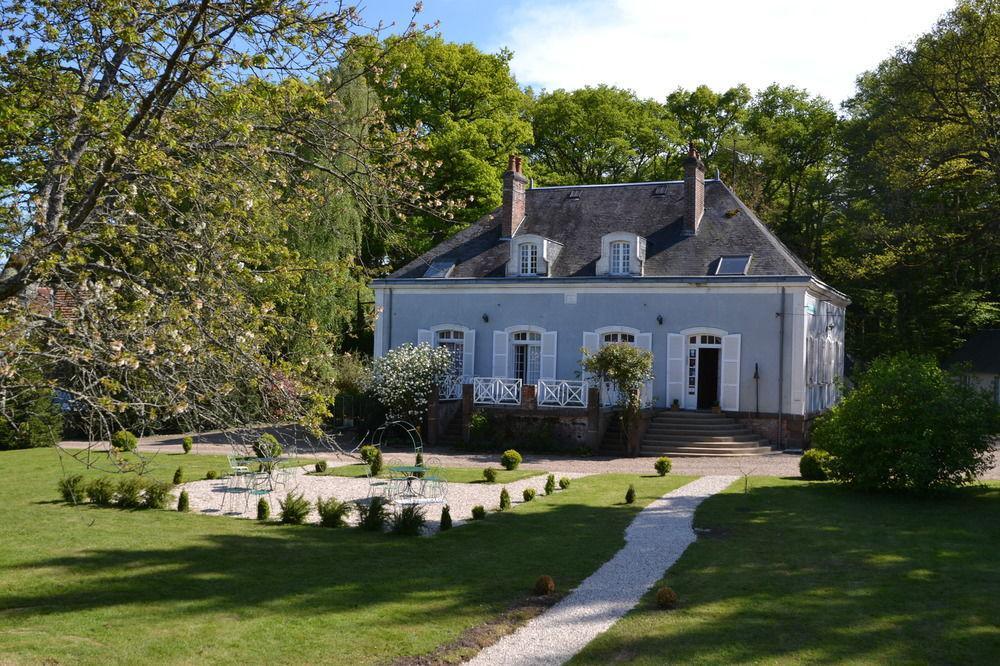 Hotel Les Grands Chenes Saint-Fargeau  Exterior foto